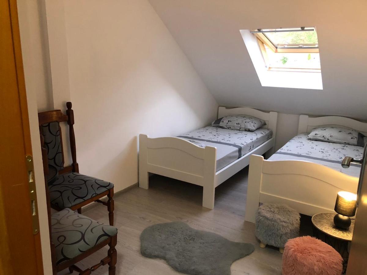 פלוזינה Peaceful Apartment מראה חיצוני תמונה