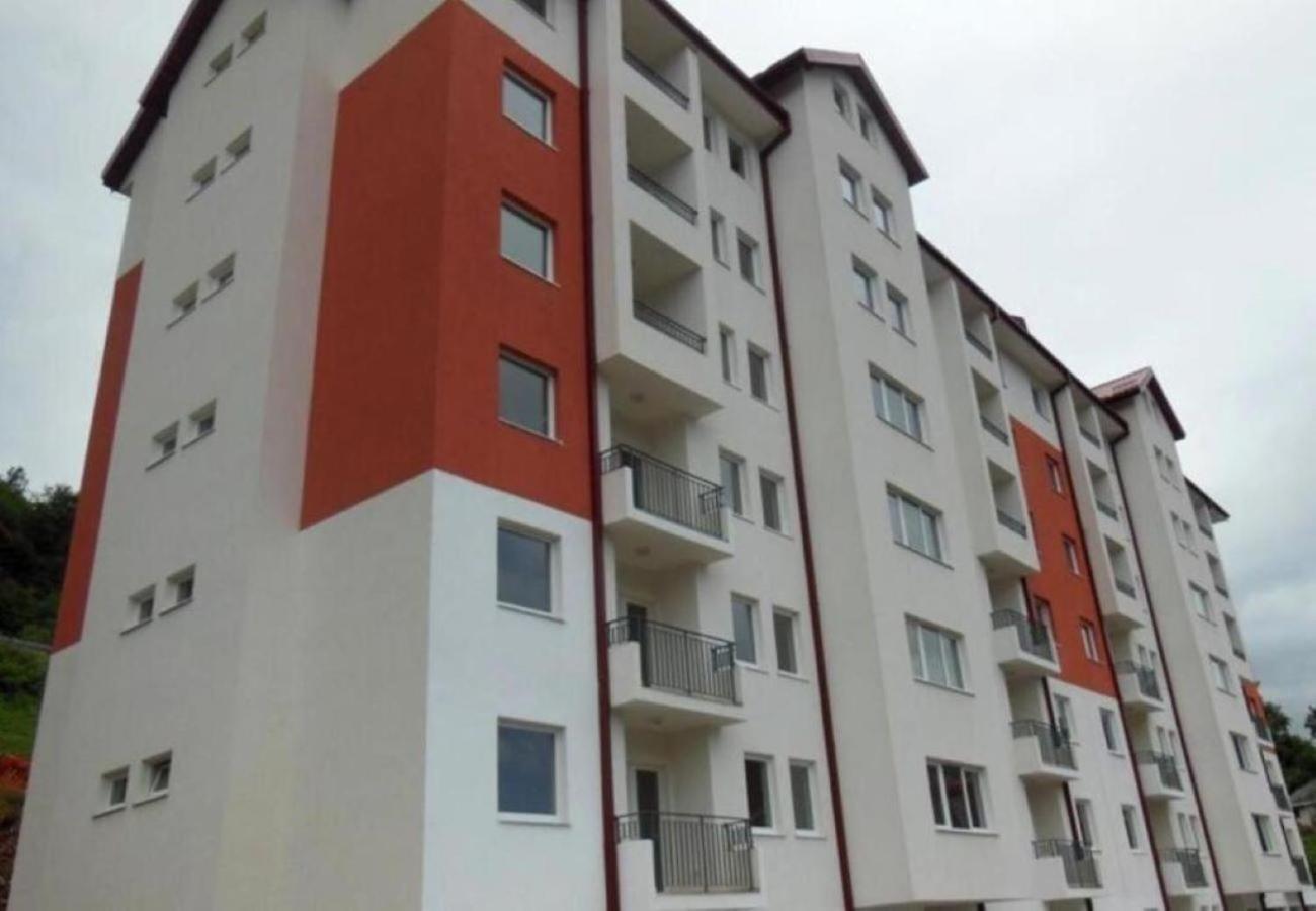פלוזינה Peaceful Apartment מראה חיצוני תמונה