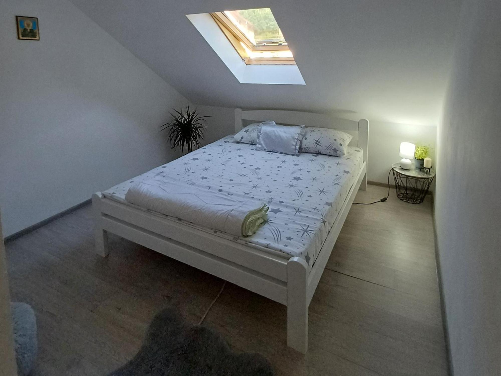 פלוזינה Peaceful Apartment מראה חיצוני תמונה