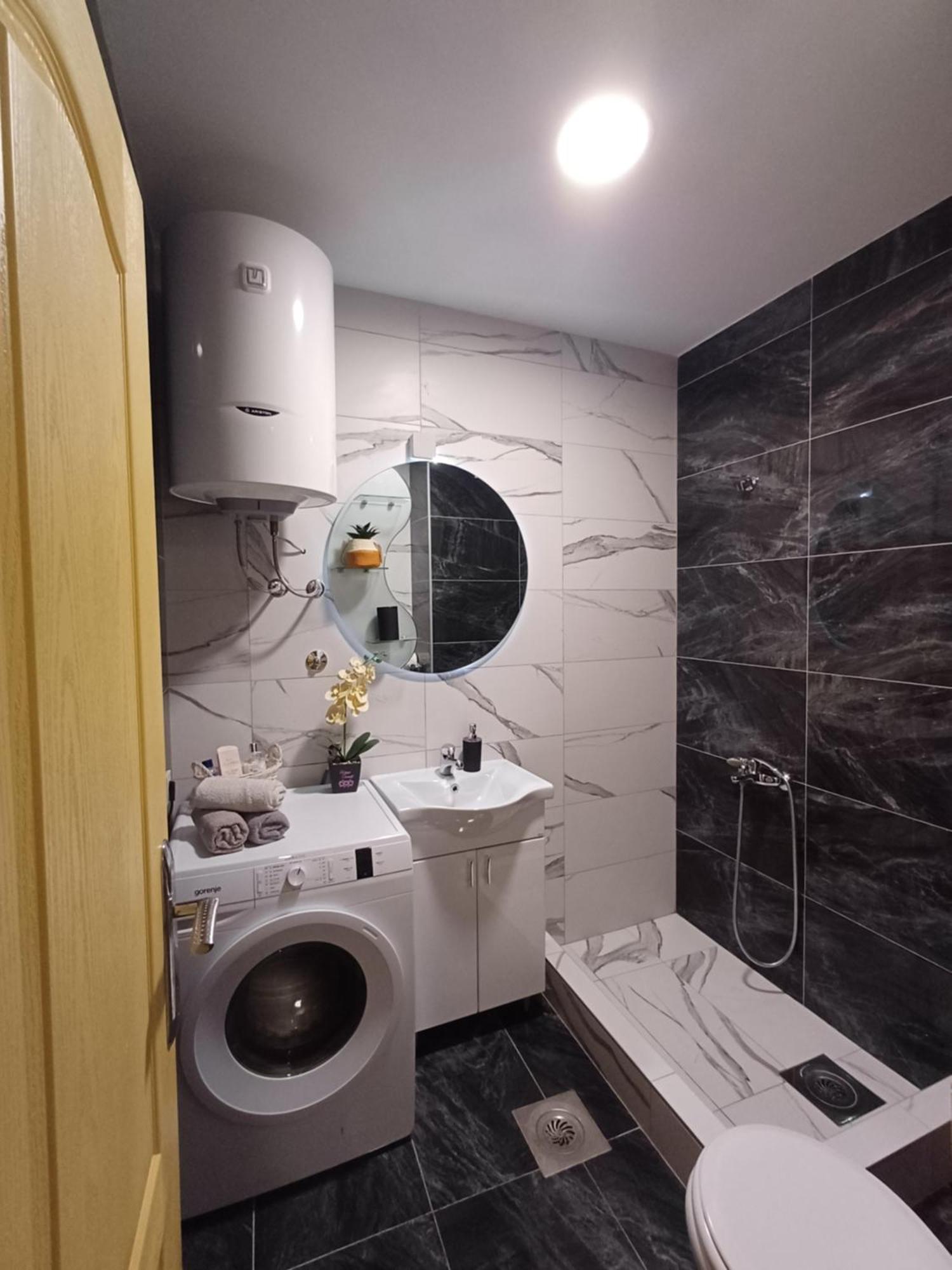 פלוזינה Peaceful Apartment מראה חיצוני תמונה
